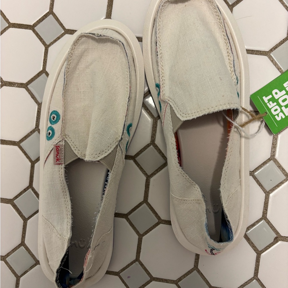 Women’s Sanuk Canvas Slip-On Shoes size 6
